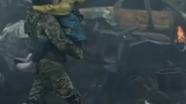 Captura del vídeo de la versión de 'Stefanía', de Kalush Orchestra, en la Ucrania en guerra.