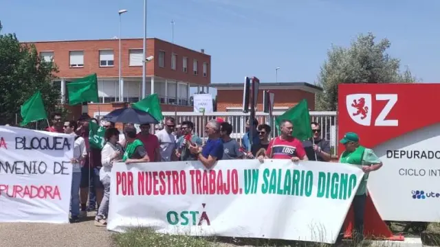 Protesta de los trabajadores de la depuradora de La Cartuja