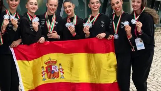 Inés Bergua, con sus compañeras de la selección española en Portimao.