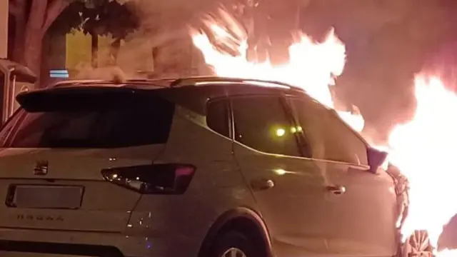 Incendio intencionado del vehículo de Fraga.