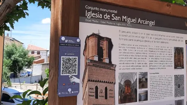 Uno de los carteles colocados en Villarreal de Huerva