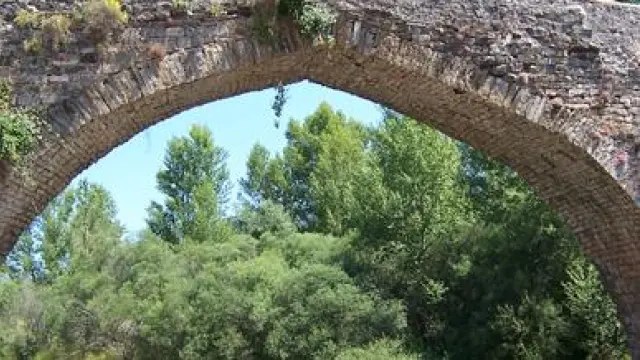 Puente de la Torre, ubicado en el municipio de Hecho.