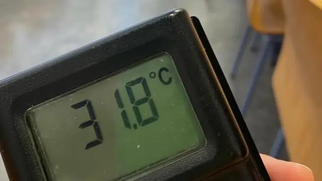 El termómetro marcaba 31,8 grados este miércoles a las 13.00 en la biblioteca María Moliner.