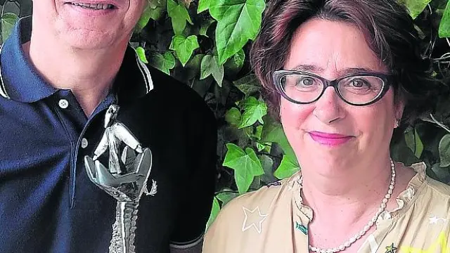 José Manuel Herraiz e Isabel Soria con el Simón al Mejor Documental