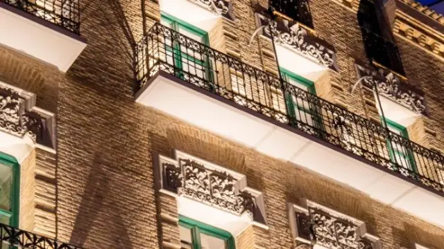La fachada de la Casa Artiach del palacio de Montemuzo de Zaragoza ya está rehabilitada.