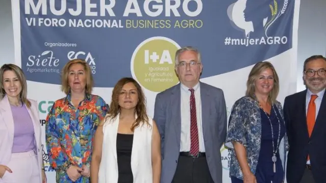 Algunos de los participantes en el VI Foro Mujer Agro en Zaragoza.