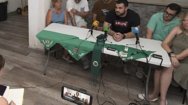Representantes de las seis peñas recreativas de Huesca durante la rueda de prensa en la que le dieron el ultimátum al Ayuntamiento.