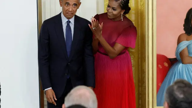 Barack y Michelle Obama presentando sus retratos en la Casa Blanca