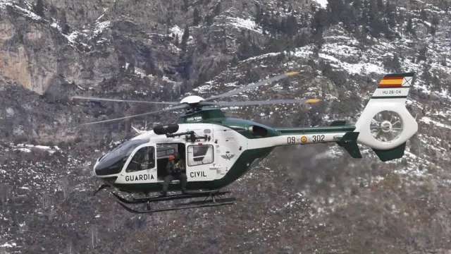 Helicóptero de rescate en montaña de la Guardia Civil.