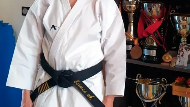 La karateca Carmen García Alcay, con trofeos logrados durante cuatro décadas