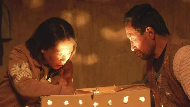 Escena de Return to dust, del cineasta chino Li Ruijun.