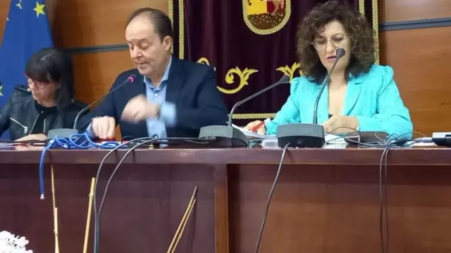 Los concejales socialistas Ana Vicén, Víctor Ruiz y Sandra Marín durante la presentación de las medidas