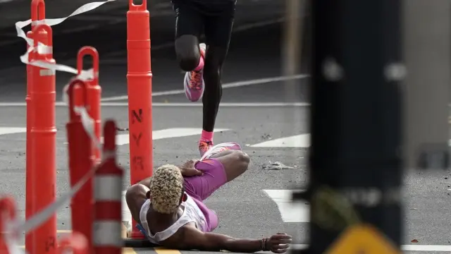 Daniel Do Nascimento se desploma en la maratón de Nueva York