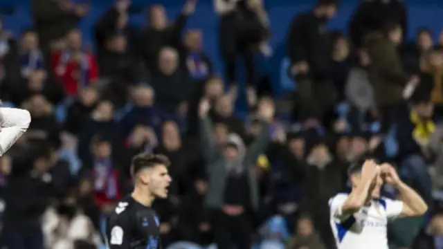 Vada y Gámez lamentan un error ante el gol del Real Zaragoza en el último partido ante el Málaga