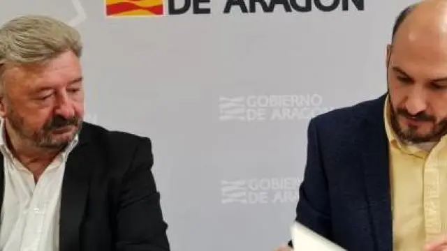 José María Merino y Diego Bayona, durante la firma del convenio de colaboración.