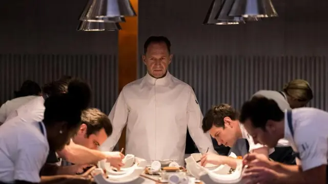 Raplh Fiennes protagoniza 'El menú'.