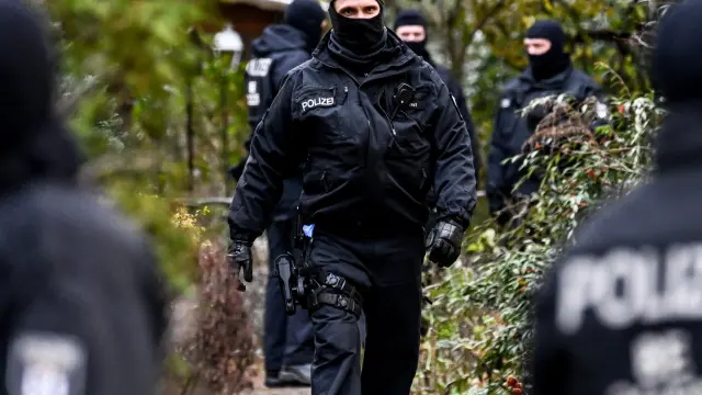 Policías alemanes durante la operación contra el grupo golpista de extrema derecha.