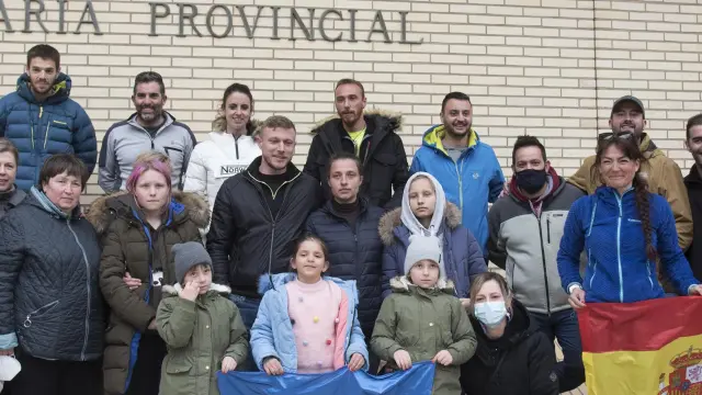 Imagen de archivo de la llegada de refugiados ucranianos a Huesca con la 'Operación Azul' impulsada por agentes de la comisaría de la Policía Nacional.
