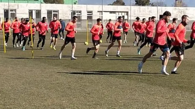 La plantilla de la SD Huesca ha entrenado al completo este viernes.