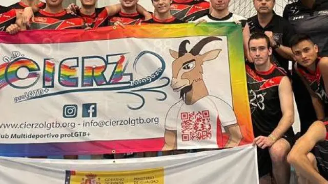 Uno de los equipos del Cierzo LGTB, que lucha por la integración de este colectivo en el deporte.