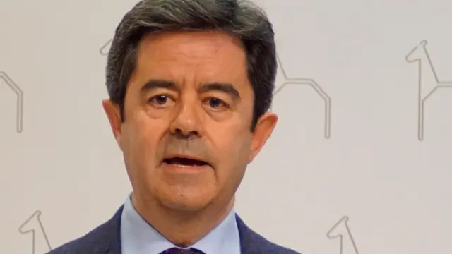 El alcalde de Huesca, Luis Felipe, durante la rueda de prensa de balance del mandato.