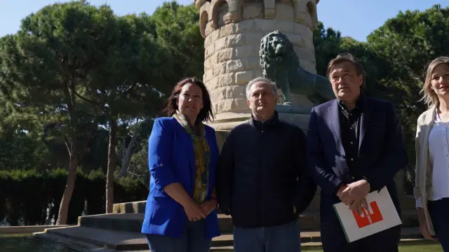Tomás Guitarte (segundo por la derecha) será el cabeza de lista por Aragón Existe y Teruel Existe.