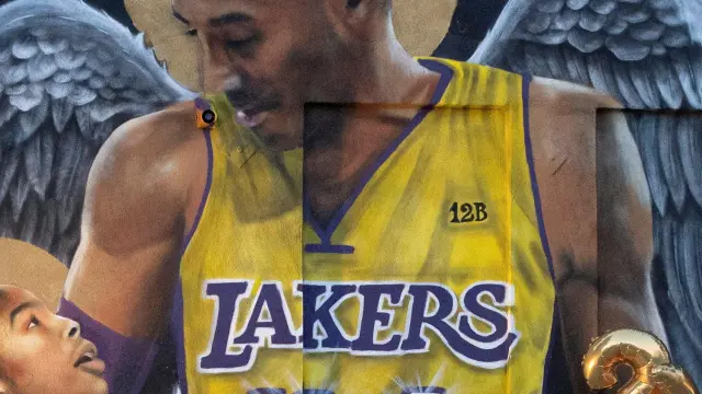 Mural en memoria de Kobe Bryant, en Los Angeles.