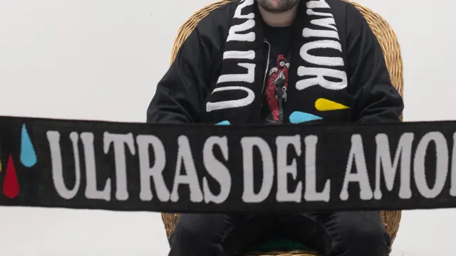 ElGato500Euros, con su bufanda de Ultras del Amor.