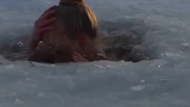 Elina Mäkinen en una de sus inmersiones