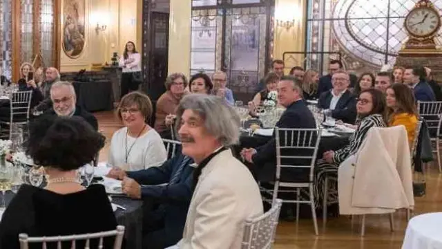 Recreación de la cena de Einstein en el Casino Mercantil, uno de los lugares que se visita en la ruta.