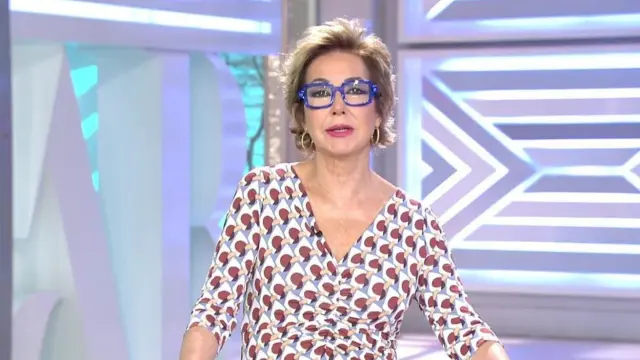 La presentadora Ana Rosa Quintana durante la emisión de su programa