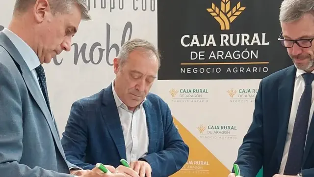 Firma del Convenio entre Oviaragón/Grupo Pastores y las Cajas Rurales de Aragón y Teruel.