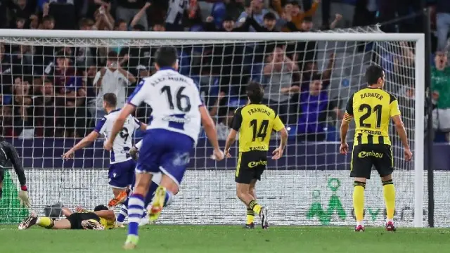 Momento del gol encajado por el Real Zaragoza en Valencia el pasado viernes.