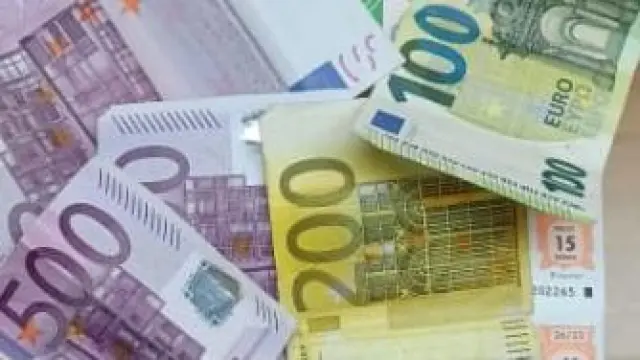 Un guardia civil encuentra una cartera con más de 2.000 euros antes de entrar a trabajar