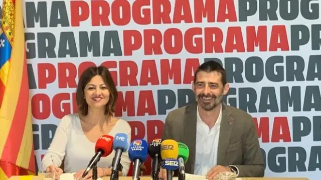 Sira Rego y Álvaro Sanz, este lunes, en la rueda de prensa para explicar su oposición a la unión de Astún y Formigal por Canal Roya.