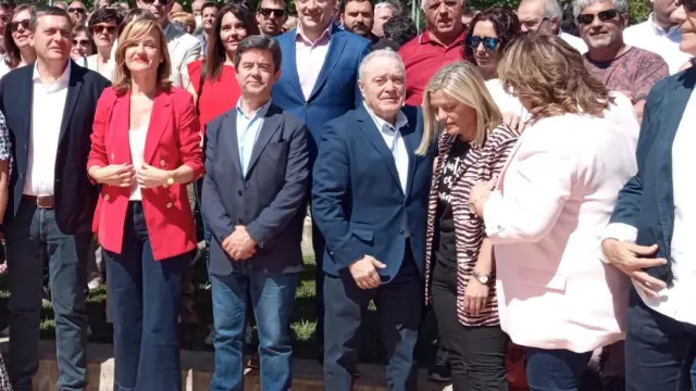 En el centro, la ministra de Educación y portavoz del PSOE a nivel nacional, Pilar Alegría, en el acto de presentación de las 202 candidaturas socialistas de la provincia de Huesca.