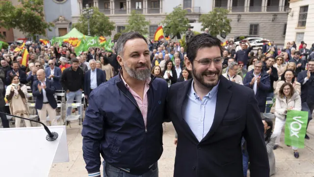Santiago Abascal y Alejandro Nolasco en el mitin de Teruel