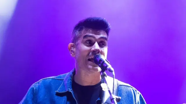 Álvaro Benito, cantante de Pignoise, en una actuación en Zaragoza en 2021.