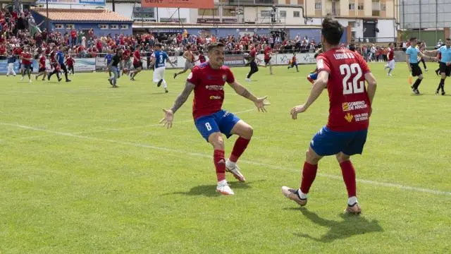 Foto del partido del CD Teruel en campo Pinilla, con el ascenso a Primera Federación