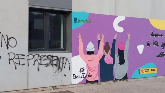 Mural feminista vandalizado y ataque contra una de las jefas de estudio adjuntas del instituto