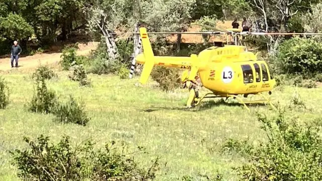 Helicóptero que ha participado en las tareas de extinción del incendio.
