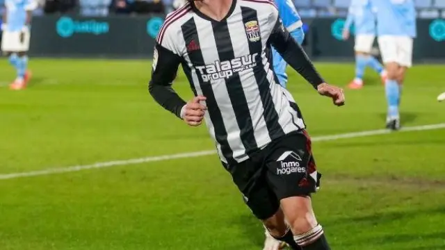 Borja Valle, tras anotar un gol con el Cartagena en Ibiza.