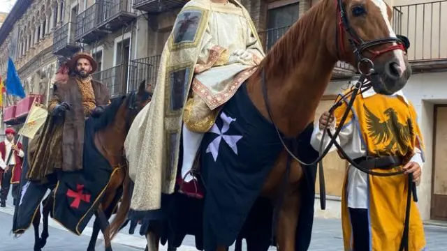 El Papa y Carlos V, a caballo, en la recreación histórica llevada a cabo en la tarde del sábado