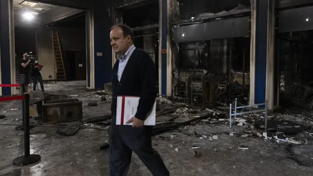 El director general de la Cámara, José Miguel Sánchez, en las instalaciones afectadas por el incendio.
