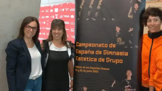 Vanesa Sesé, vicepresidenta del Club 90 Huesca, la presidenta Vanesa Lanuza y las entrenadoras Cristina Perea y Mamen Tornil.