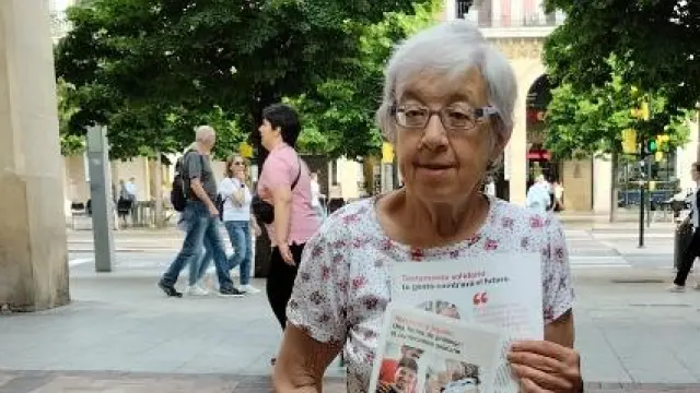 Juana Mary Lecumberri, que hizo un testamento solidario hace 14 años, en el paseo de la Independencia de Zaragoza.