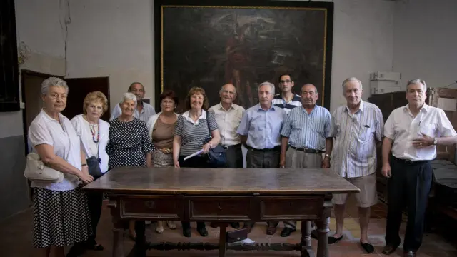 Representantes de las familias y de la junta directiva de la Cofradía, en la sala capitular de la sede durante la asamblea general de 2018