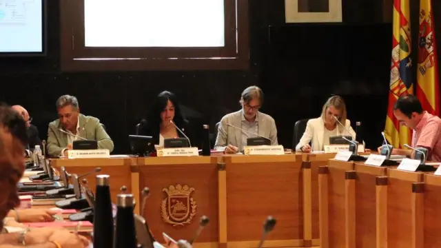 Primer pleno del mandato en el Ayuntamiento de Huesca.