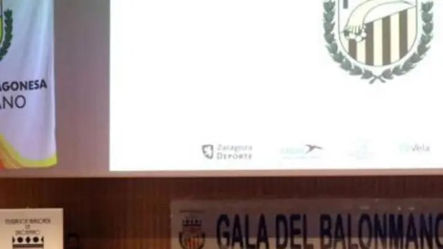 El presidente de la Federación Aragonesa de Balonmano, Juan Carlos Caamaño, interviene en la XXIV Gala aragonesa de balonmano.