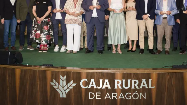 Los galardonados en los Premios con Mucho Gusto, junto a los representantes de las empresas patrocinadoras y el consejero Joaquín Olona